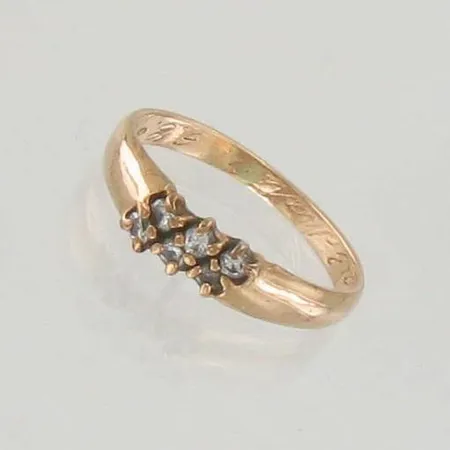 Timanttisormus 6xn.0.03ct, kaiverrettu, koko 16¾, 585, paino 2,3g