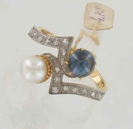 Sinisafiirisormus helmellä ja timanteilla 16xn.0.01ct, koko 18, nimileima K:lin, vuodelta 1973, 750br, paino 4,4g