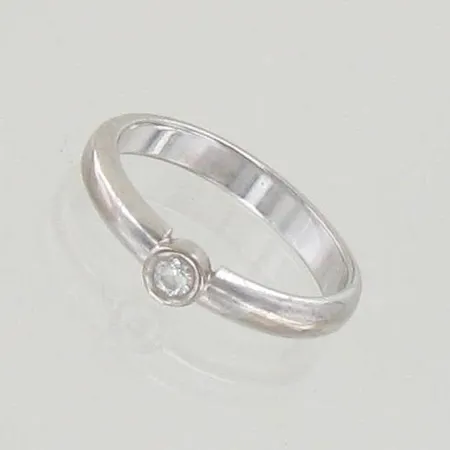 Timanttisormus 1xn.0.06ct, koko 17, 750 valkokulta, paino 4,1g