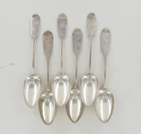 Kuusi ruokalusikkaa, kaiverrettu, pituus 210mm, vuosilta 1905-1914, laatikko, 813, paino 336,9g