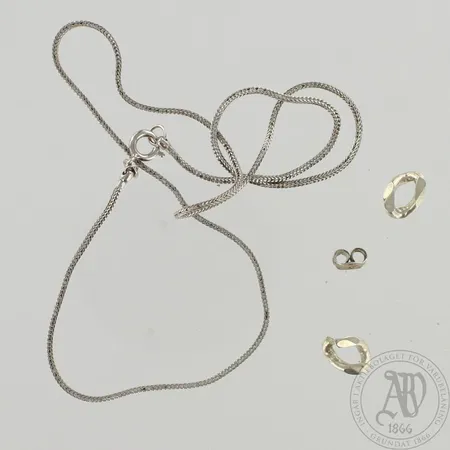 Viallisia hopeakoruja, 830-925, paino 4,0g 