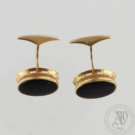 Onyxkalvosinnapit, kaiverretut, koko 13x17mm, 585br, paino 7,6g 