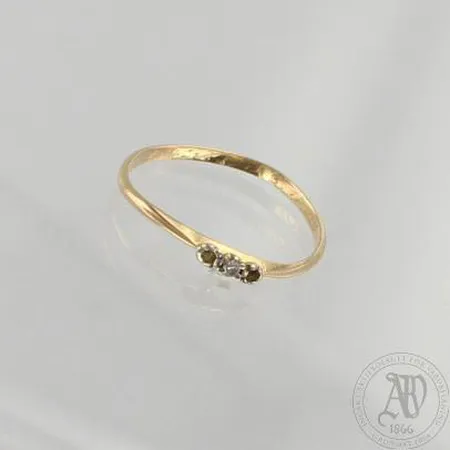 Viallinen timanttisormus 1xn0.005ct, 750, paino 0,8g 