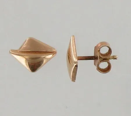 Korvakorut, korkeus 9mm, 585, paino 0,9g