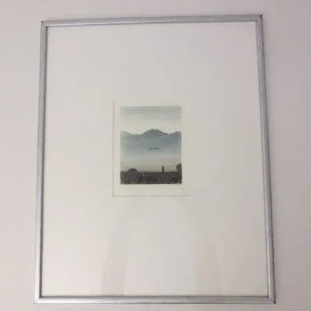 Litografia, Signeeraus Väinö Rouvinen 1987 "kaukaiset vuoret" 48/100, koko 175x135mm Lähetetään postipakettina.