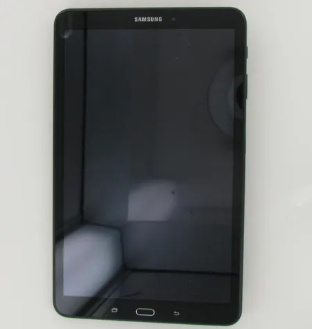 Samsung tabletti a 4g musta, laturi, takuu 21.11.2018 asti.