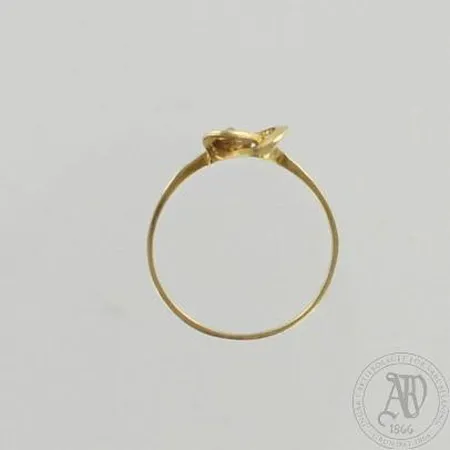 Viallinen helmisormus, koko 16½, 585, paino 1,0g