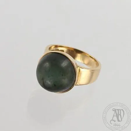 Kivisormus, koko 17¾, 585br, paino 7,7g