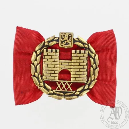 Asiomerkki, korkeus 33mm, kullattu 813br, paino 7,8g