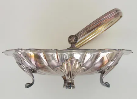 Hedelmäkori, kaiverrettu, mitat 250x190x90mm, 813br, paino 422,9g