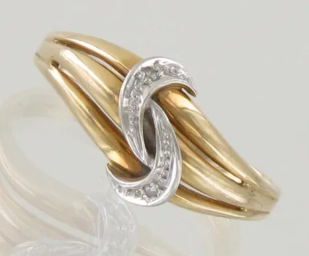 Timanttisormus 2xn.0.01ct, koko 18½, 585 kelta- ja valkokulta, paino 3,4g