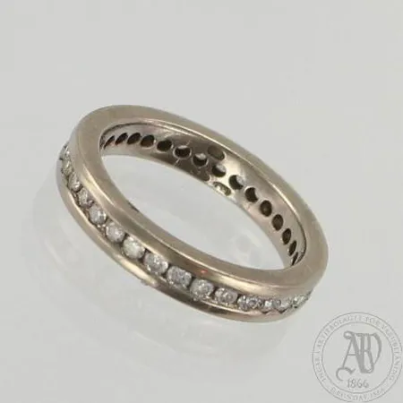 Allianssi timanttisormus 34x.0.02ct, koko 16¾, 750 valkokulta, paino 5,8g 