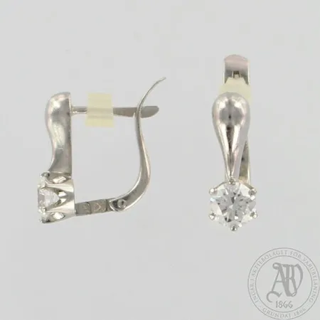 Timanttikorvakorut 2xn.0.52ct, korvakorun korkeus 16mm, 750 valkokulta, paino 5,5g 