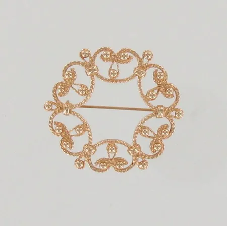 Rintakoru Kalevala Koru, Ø 39mm, vuodelta 1994, 585, paino 6,8g