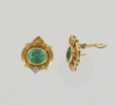 Kivikorvakorut timanteilla 8xn.0.01ct, korkeus 29mm, 750br, paino 25,9g