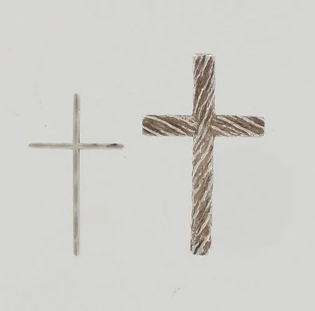 Kaksi ristiriipusta, korkeudet 43 ja 53mm, 925, paino 10,0g