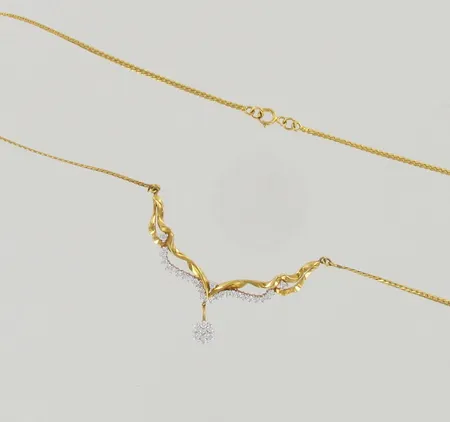 Timanttikaulakoru 1xn.0.06ct 6xn.0.04ct 3xn.0.02ct 24xn.0.01ct, pituus 43,5cm, 750, paino 10,5g