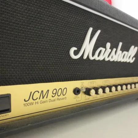 Vahvistin Marshall 4100 JMC 900, 100W Hi Gain Dual Reverb, virtajohto, kuitti vuodelta 2009 Ota yhteys panttilainaamoon kuljetusmaksusta sopimiseksi.