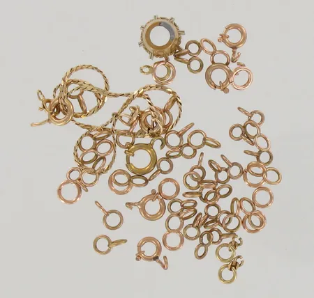 Viallisia koruja, 585, paino 9,7g