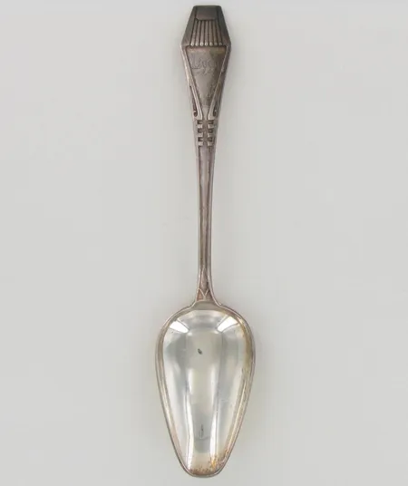 Tarjoilulusikka, kaiverrettu, 210mm, 813, paino 57,6g