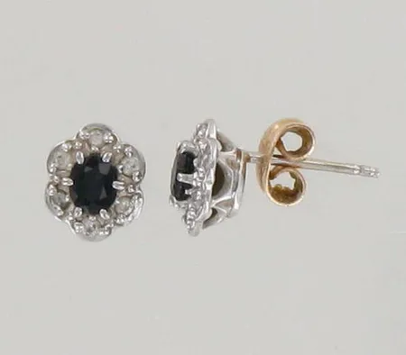 Sinisafiirikorvakorut timanteilla 12xn.0.01ct, korkeus 8mm, toinen tausta kullattu, 585br, paino 1,8g