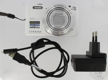 Digitaalikamera Nikon Coolpix S7000, laturi ja laatikko, takuu voimassa 12/2017, uuden veroinen