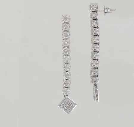 Timanttikorvakorut 20xn.0.22ct ja 18x.0.02ct, 750 valkokulta, paino 13,2g
