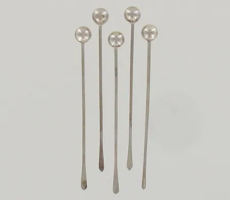 Viisi cocktail-tikkua, 78mm, 813, paino 10,5g
