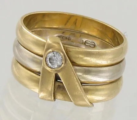 Timanttisormus 1xn.0.10ct, koko 17½, 750 kelta- ja valkokulta, paino 9,4g
