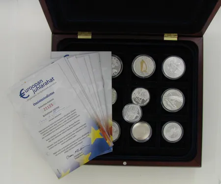 25 juhlarahaa, "Euroopan juhlarahat", 835-925, paino 488,2g laatikossa 