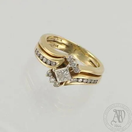 Timanttisormus 1xn.0.28ct Princess-hiontainen ja 18xn.0.02ct, koko 16, 585, paino 6,3g 