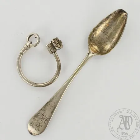 Servettirengas ja lusikka, 813-925, paino 32,6g 