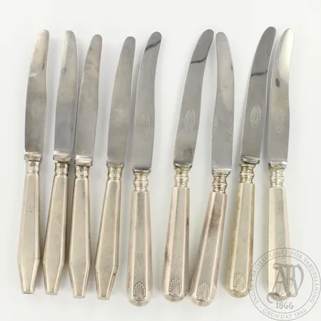Yhdeksän veistä, osa viallisia, pituudet 160mm, 813br, paino 230,5g 