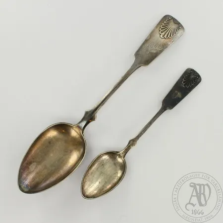 Kahvilusikka ja jälkiruokalusikka, Musla, kaiverrettuja, pituudet 125-170mm, 813, paino 40,9g 