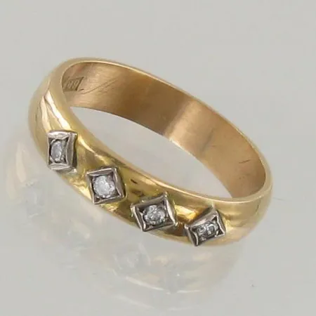 Timanttisormus 4xn.0.03ct, kaiverrettu, koko 20¼, 750, paino 7,0g