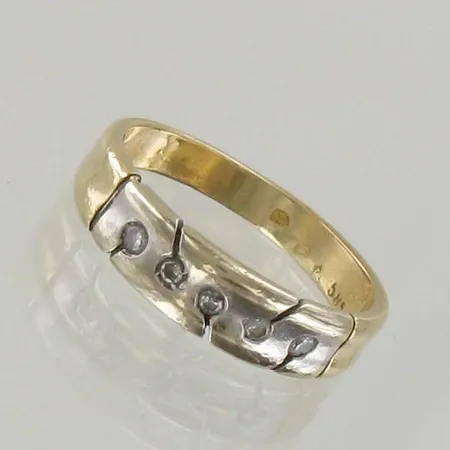 Timanttisormus 5xn.0.005ct, koko 17¼, 585 kelta- ja valkokulta, paino 3,0g