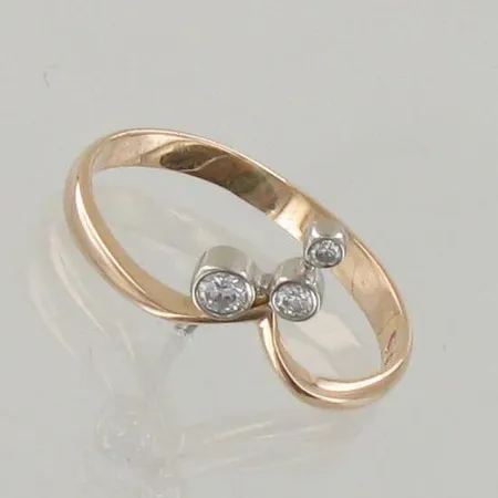 Timanttisormus 1xn.0.04ct 1xn.0.02ct 1x0.01ct, koko 16¼, 585 kelta- ja valkokulta, paino 1,3g