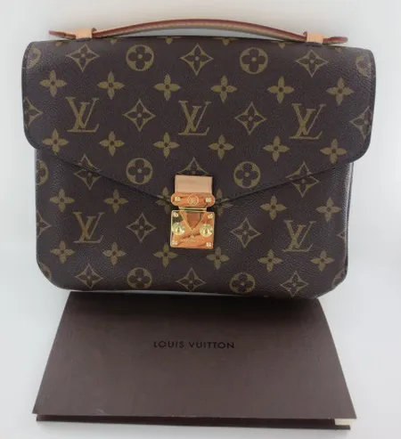 Käsilaukku Louis Vuitton m40780, Pochette Metis Monogram, kuitti ja laatikko. Ota yhteys panttilainaamoon kuljetusmaksusta sopimiseksi.