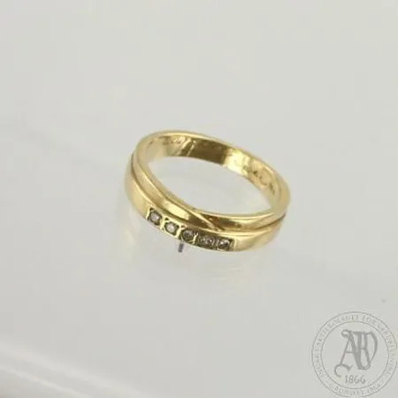 Timanttisormus 5xn.0.016ct, kaiverrettu, koko 16½, 585, paino 3,8g