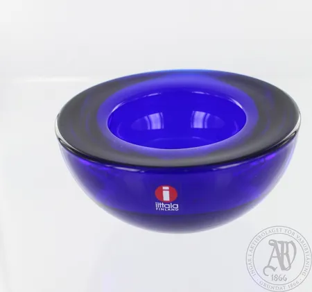 Tuikku, Iittala, Ballo, korkeus 48mm.  Ota yhteys panttilainaamoon kuljetusmaksusta sopimiseksi.