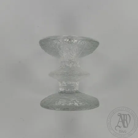 Kynttilänjalka Iittala, Festivo, signeeraus TS, korkeus 80mm. Ota yhteys panttilainaamoon kuljetusmaksusta sopimiseksi.