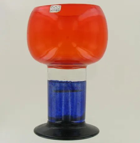 Lasipokaali Arabia, signeeraus Kaj Franck Nuutajärvi, monivärinen, korkeus 150mm, 1970-luvulta. Ota yhteys panttilainaamoon kuljetusmaksusta sopimiseksi.
