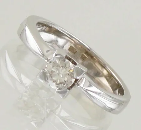 Timanttisormus 1xn.0.40ct, koko 16¾, 585 valkokulta, paino 4,3g