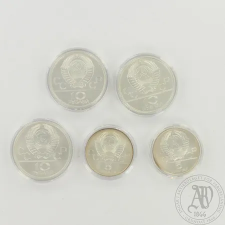 Viisi hopearahaa, Kolme 10 Ruplan kolikkoa ja kaksi 5 ruplan, Olympialaiset 1979 (1980), 900br, paino 153,1g  