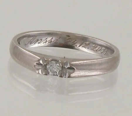 Timanttisormus 1x.0.05ct, koko 16, kaiverrettu, 750 valkokulta, paino 3,0g