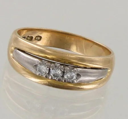 Timanttisormus 3x0.05ct, koko 19, 750 kelta-ja valkokulta, paino 6,4g