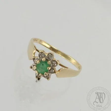 Kivisormus timanteilla 8xn.0.005ct, koko 17½, 585br, paino 1,9g 
