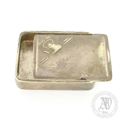 Rasia, kaiverrettu, mitat 65x50x10mm, alpakka