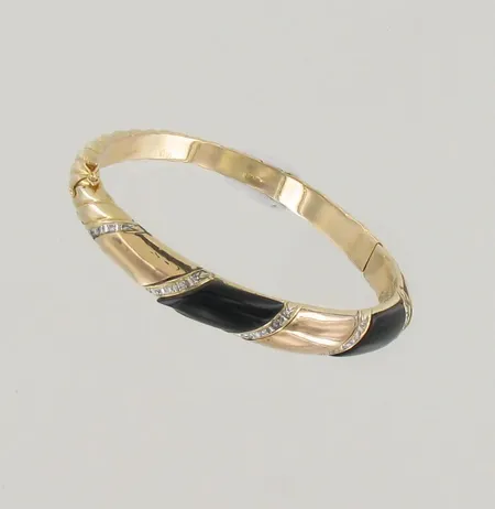 Kivirannerengas timanteilla 30xn.0.005ct, Ø 57mm, 585br kelta- ja valkokulta, paino 21,6g