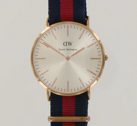Teräsrannekello Daniel Wellington, käytön jälkiä, quartz, taulun Ø 41mm, hihnan pituus 215mm